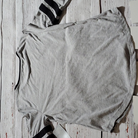 🆕️ DISNEY WOMEN'S GRAY L/S SHIRT 🖤❤️ - Picture 8 of 10